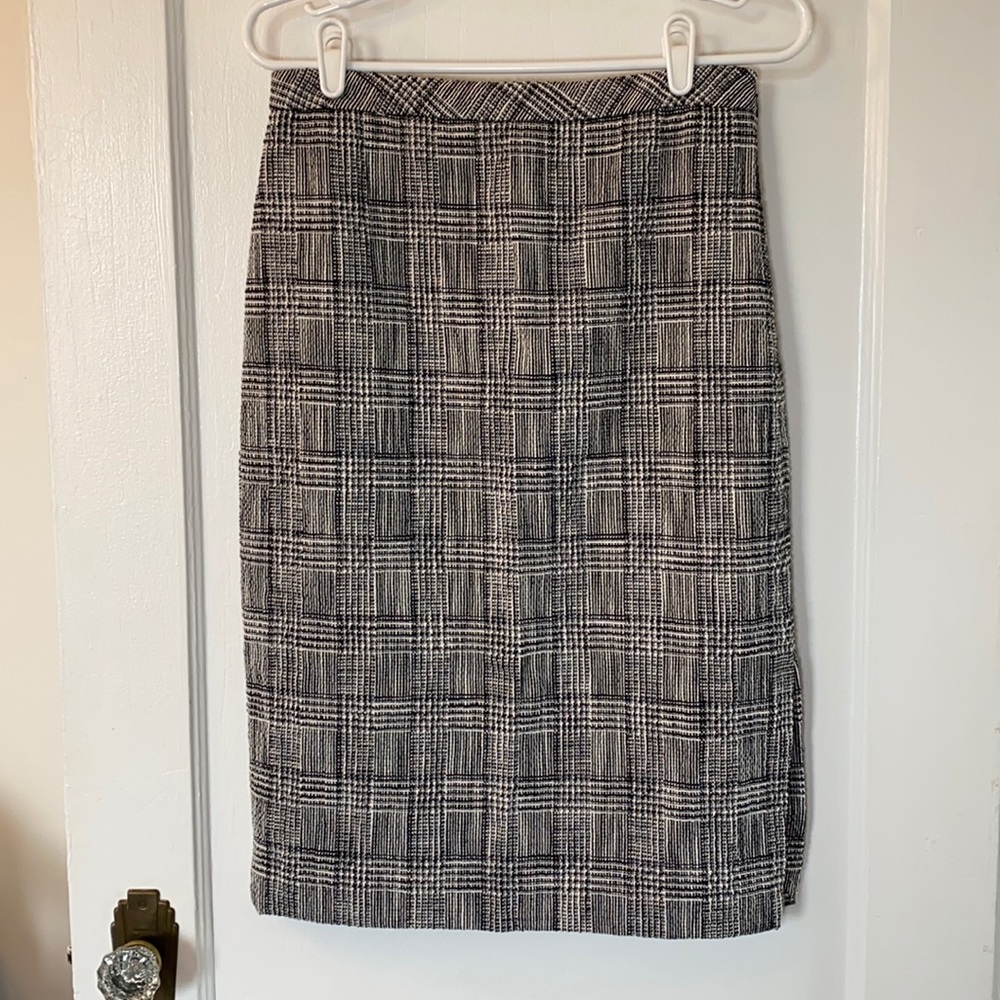 Banana Republic Size 6 Plaid Pencil Skirt.